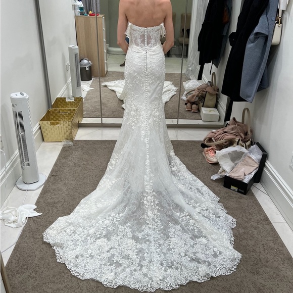 Kleinfeld Martina Liana Bridal Gown - Picture 3 of 15